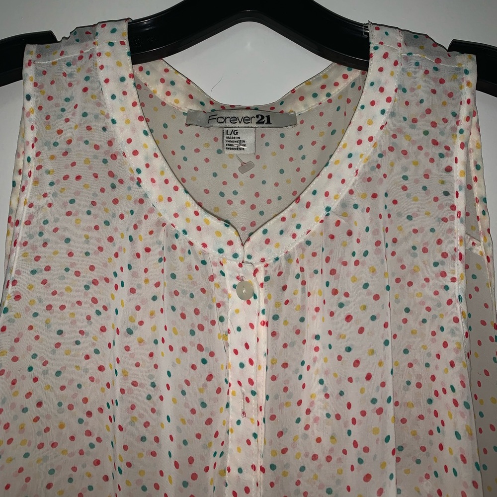 Tank top flowy confetti button down! Size large